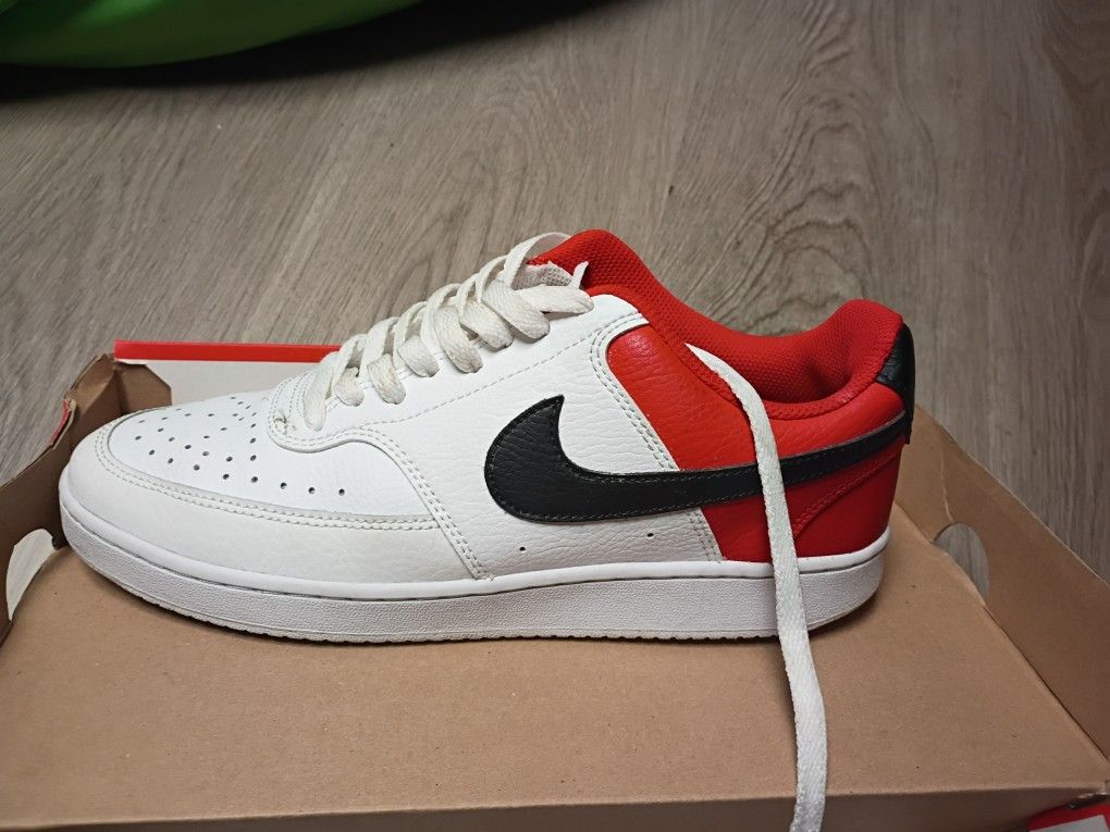 Nike Sz 8 White Red And Black Sneakers