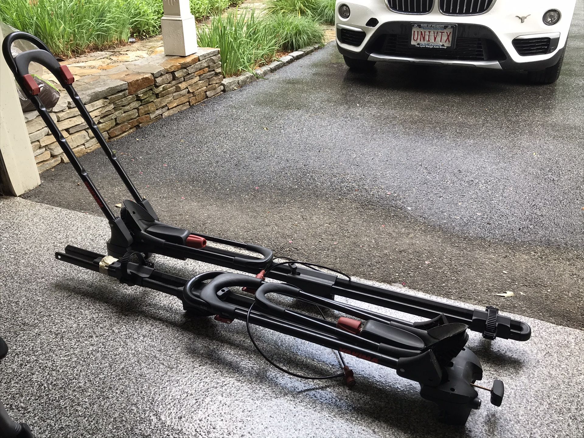 Yakima Front Loader Bike Rack with Locks for Sale in Chelsea, MA - OfferUp