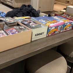 VINTAGE SPORTS CARDS LOT