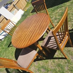 Round Folding Dining Table.