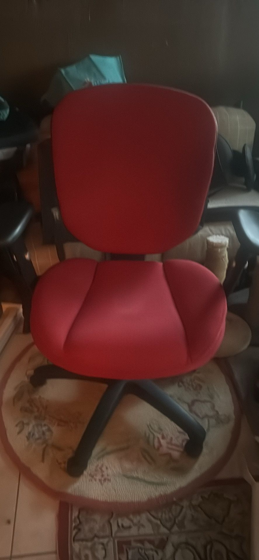 Swivel office chair