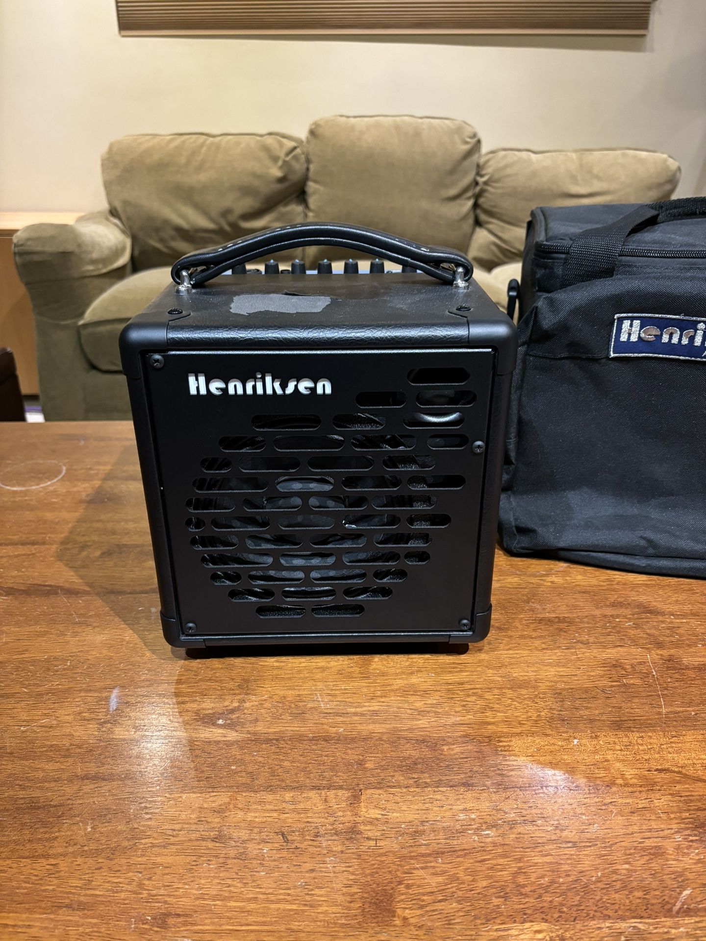 Henriksen Blu 6 Jazz Guitar Amplifier 