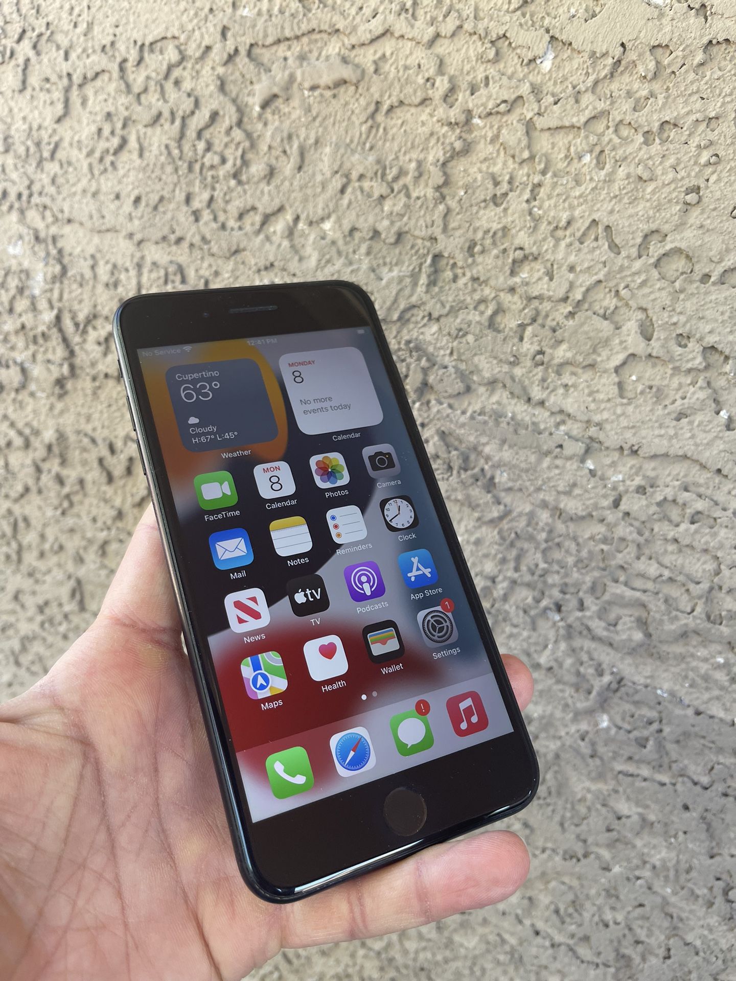 iPhone 7+ Plus. Like New And Unlocked!