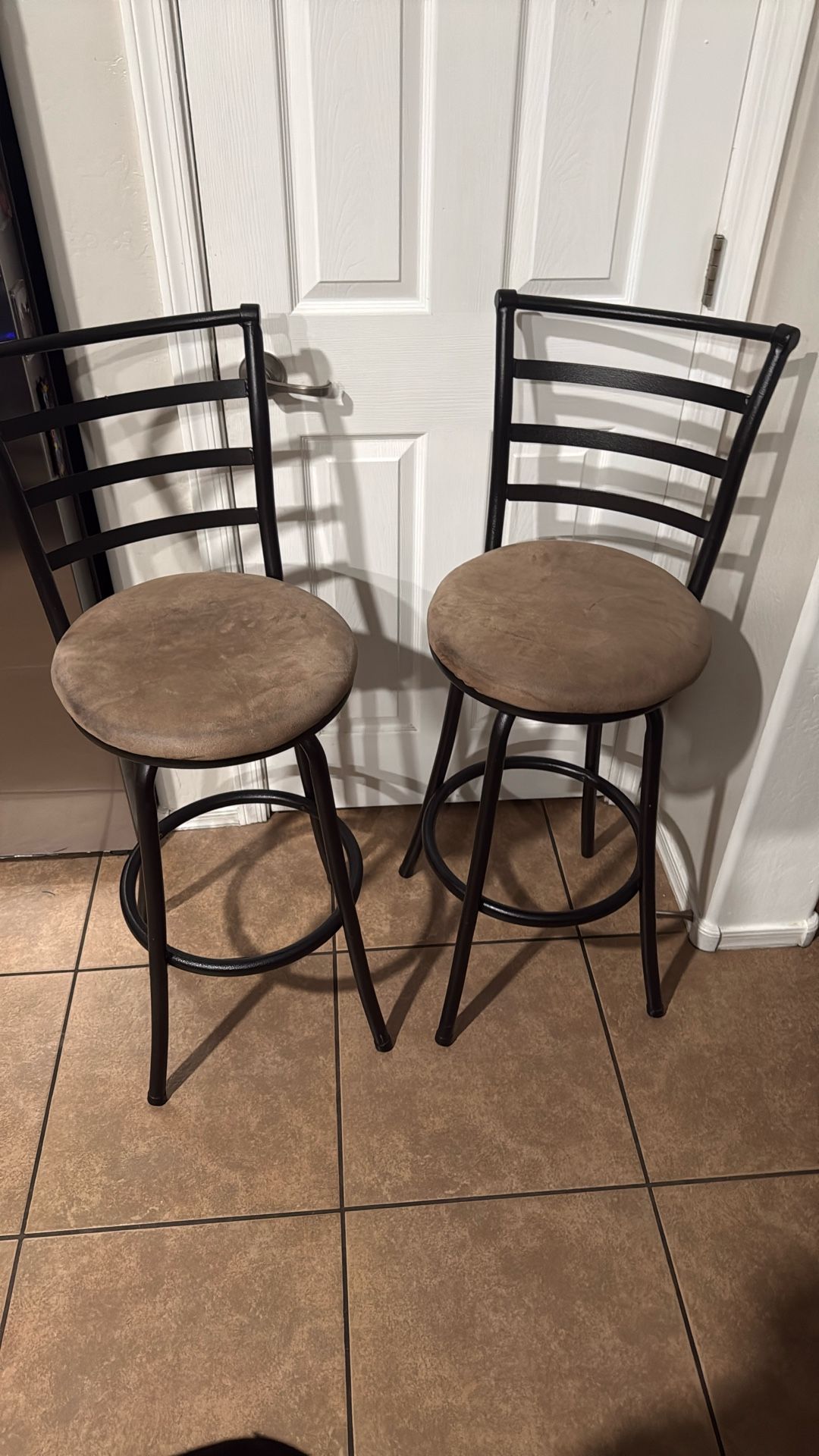 set of 2 bar stools