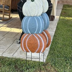 Halloween Fall Stacked Pumpkin Metal Lawn Sign Yard Stake Decor (2)