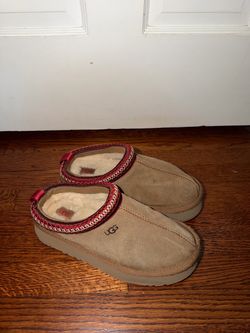 UGG brown slippers (8w)