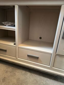New media stand