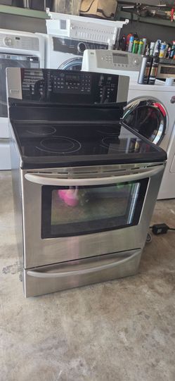 Stove electric kenmore with WARRANTY