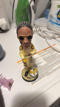 Snoop Dogg bobble head