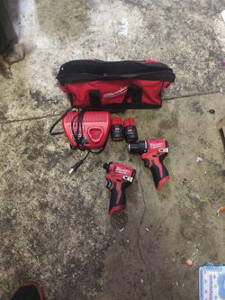 Milwaukee
M12 12-Volt Lithium-Ion Brushless Cordless Subcompact Drill and Impact Driver Combo Kit w/2 Batteries and Bag (2-Tool)