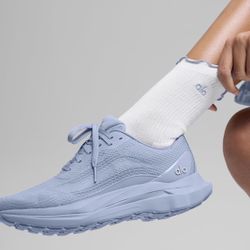 Alo Runner Shoe - women’s size 6