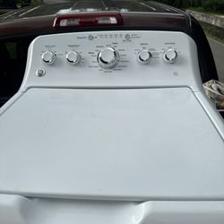 GE 4.5 cu. ft. Top Load Washer with Deep Fill 