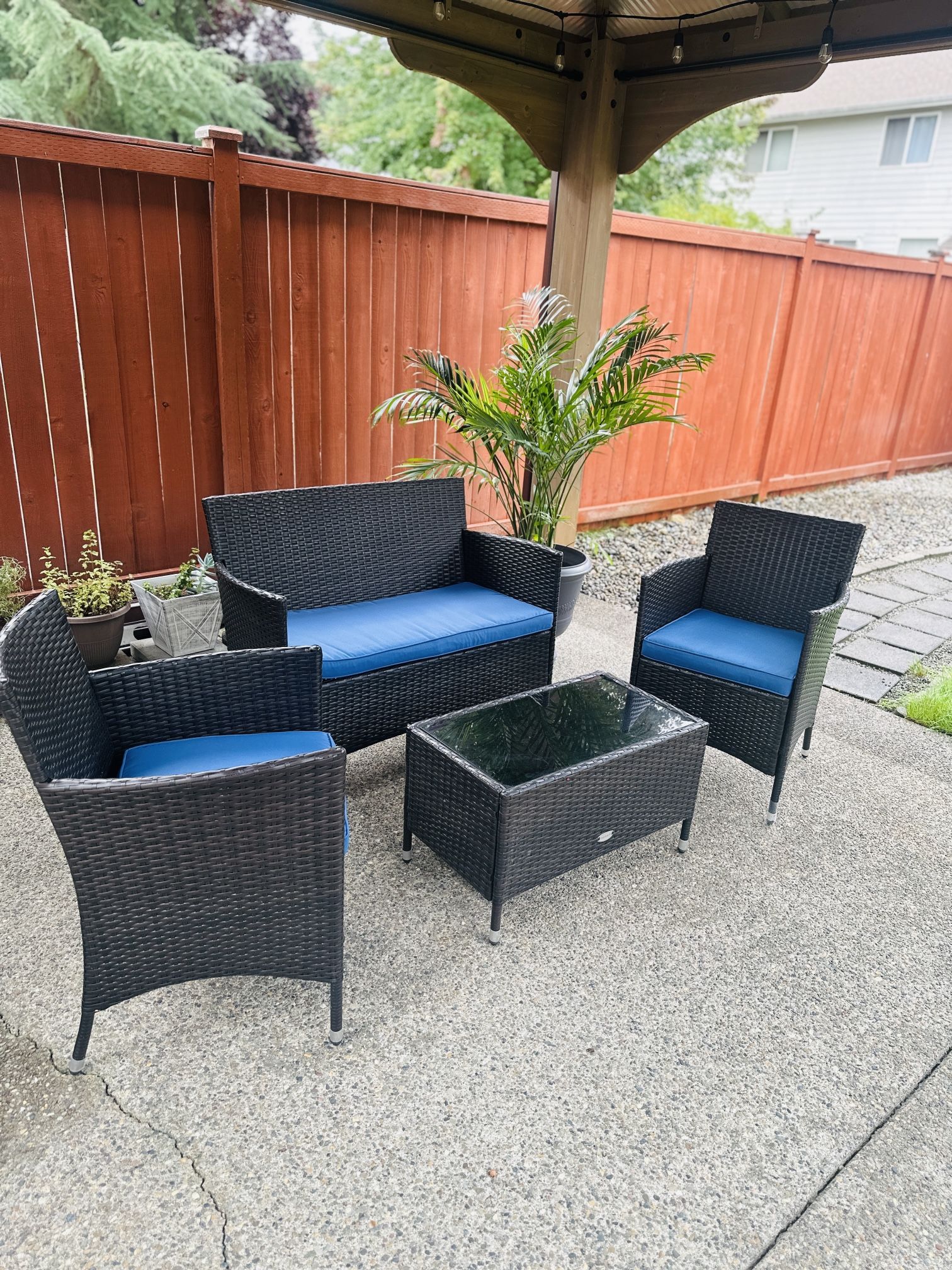 Patio Furniture -Like New 