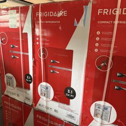 🔥🔥Frigidaire 3.1-cu ft Mini Fridge with Freezer ( Red )