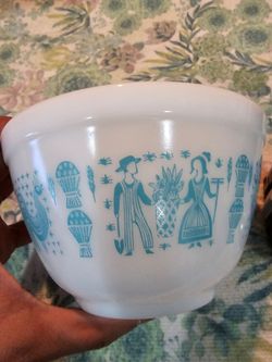 Vintage Pyrex bowl