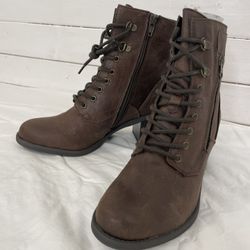 NEVER WORN Brown boots Women’s Size 8M, Ankle-High, Block Heel, Synthetic Leather 