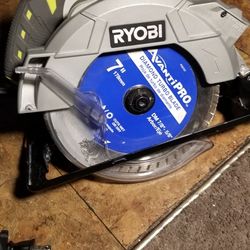 RYOBI 7 1/4 INCH CIRCULAR SAW W/LASER 