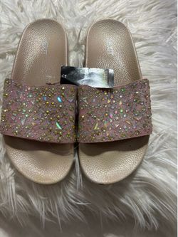 Women’s Slides