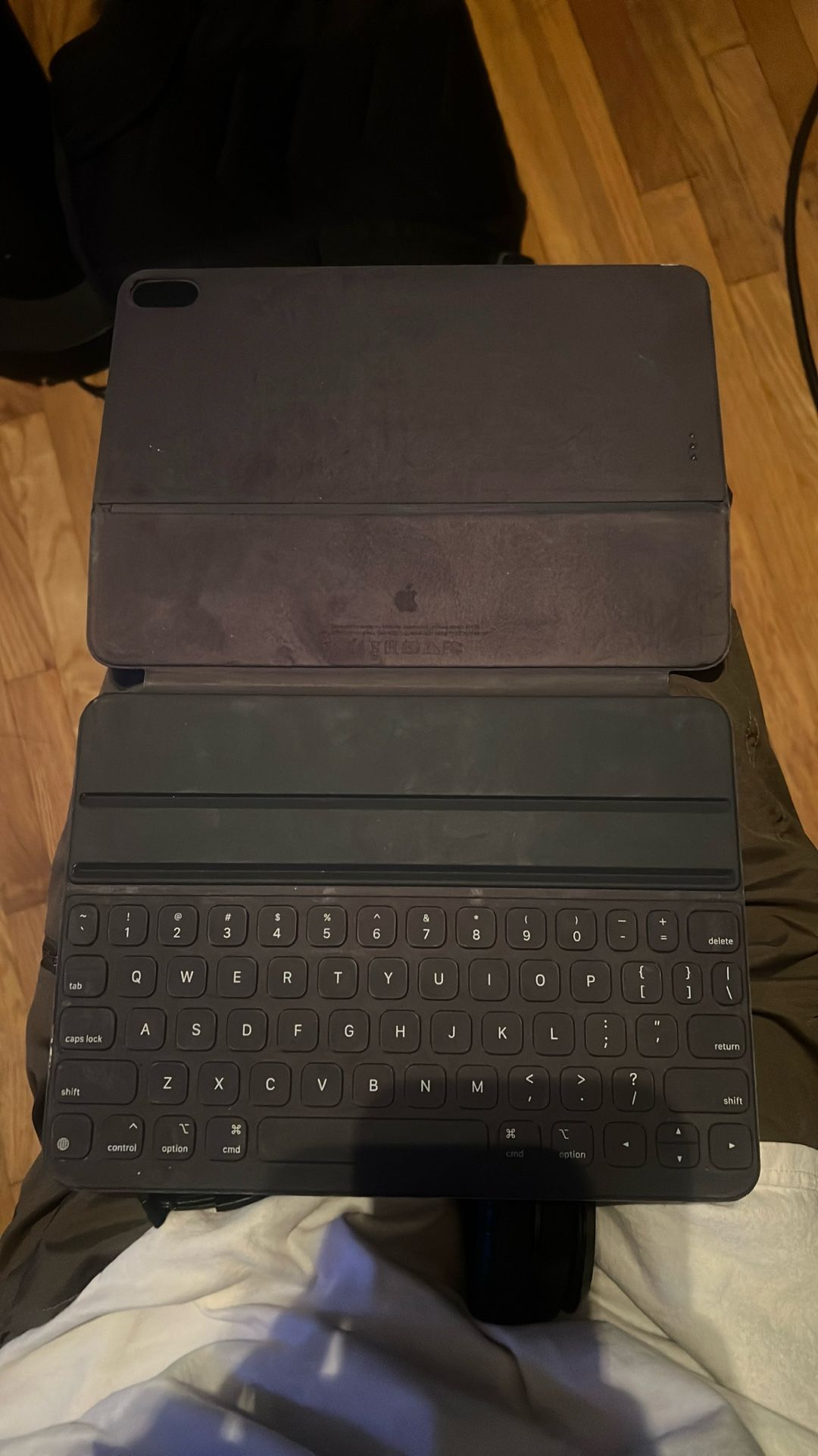 iPad Keyboard Case (USED) Apple iPad Pro (11-inch) Smart Keyboard Folio Black A2038 (MU8G2LL/A)