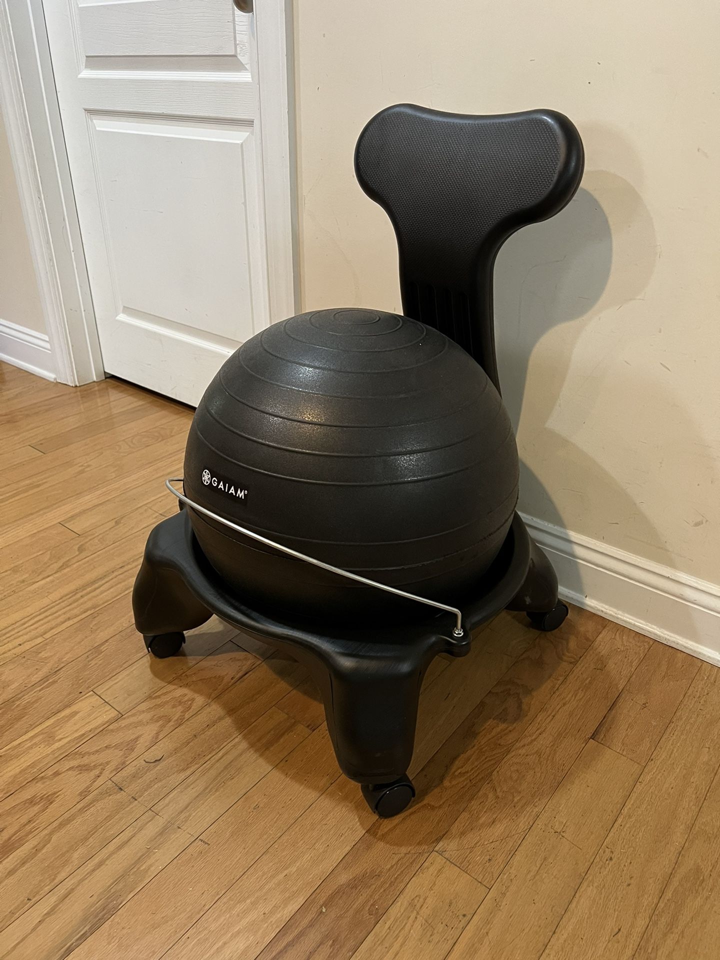 GAIAM Classic Balance Ball Chair with Base – Exercise Yoga Premium Ergonomic Chair (Excellent condition)