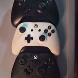 Xbox One Controllers X2 *Update Only One Was Actually Wireless 🤡😬😳😰*