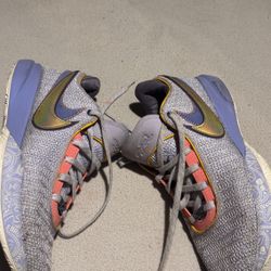 LeBron 20s Violet Frost 2022