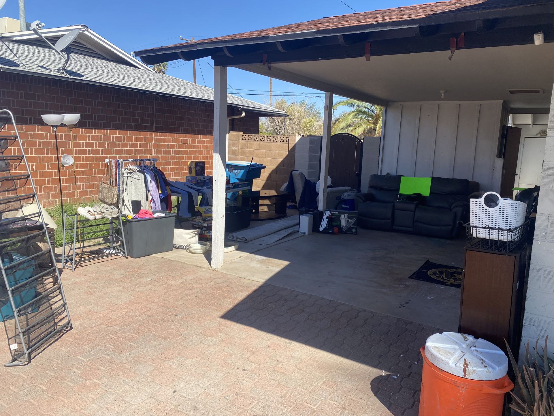 SMALL SUNDAY YARD SALE