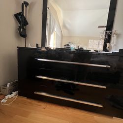 Dresser Set With Mirror and 2 Nightstands 