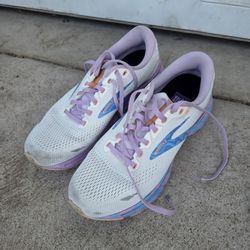 Brooks women's shoes
