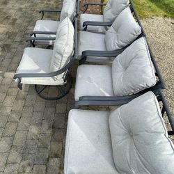 6 Outdoor Chairs 