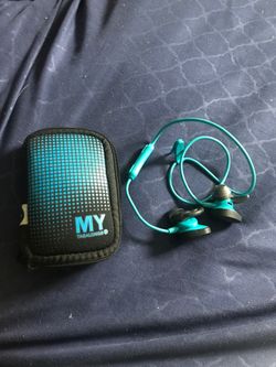 Bose headphones w/ case & charger