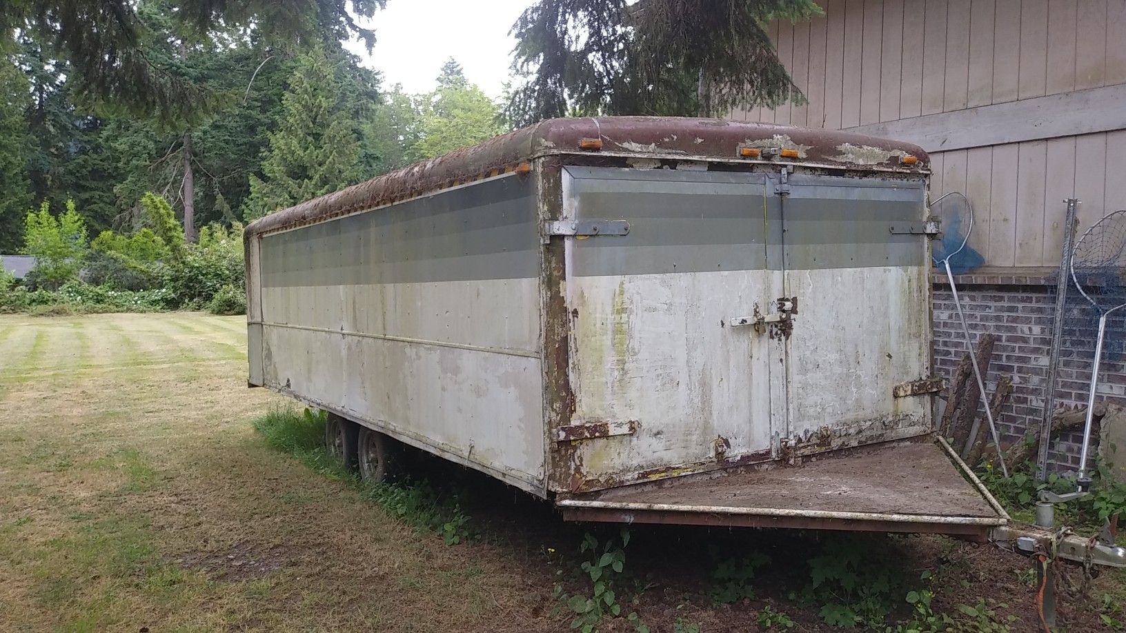 Enclosed trailer. Low profile