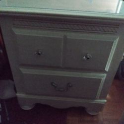 Like New Nightstand End Table