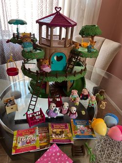 Treehouse and animal familys