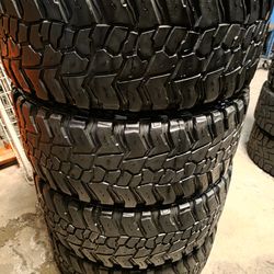 37/12.50/20 Mickey Thompson 4 used tire for sale