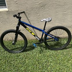 2022 Gt La Bomba Pro Dirt Jump Bike 26’