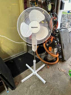 Holmes 16” Oscillating 3-Speed Pedestal Fan (Like New)