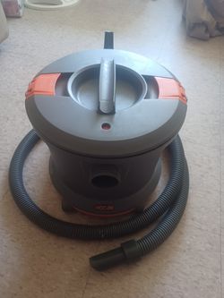 HOOVER COMERCIAL HUSH TONE VACCUN, WHAT YOU SEE IN PICTURE &POWER CORD ONLY PICK UP 