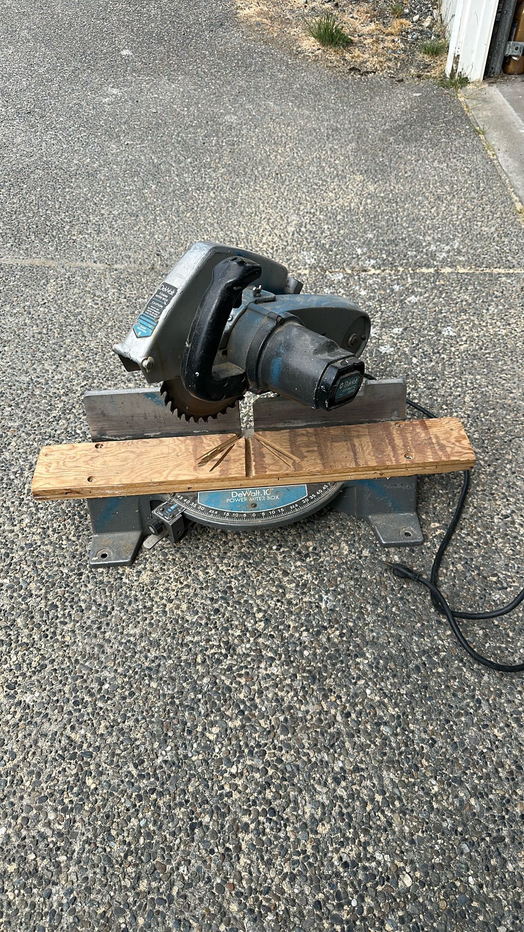 Dewalt 10” Mitre Saw