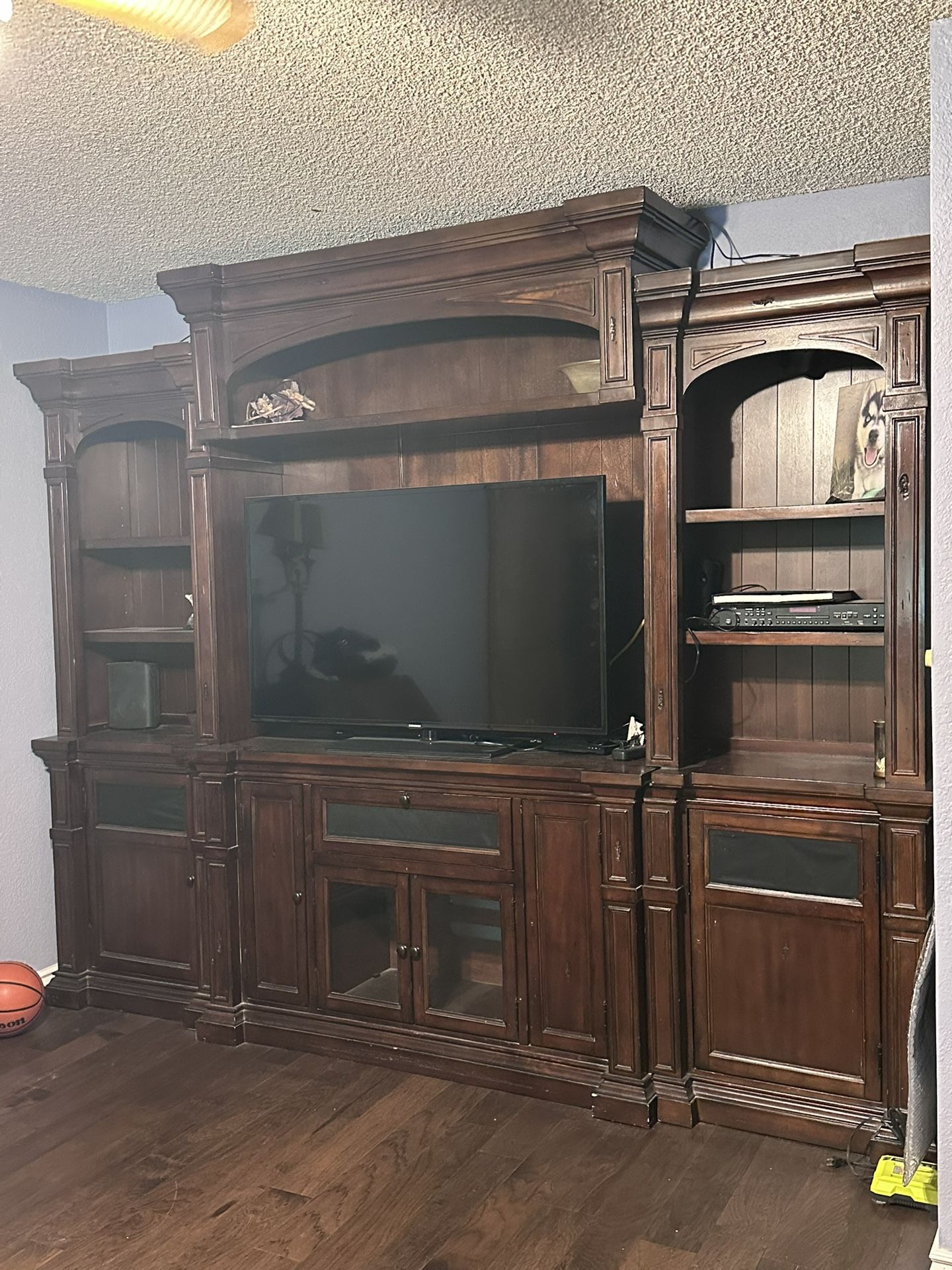 Entertainment center