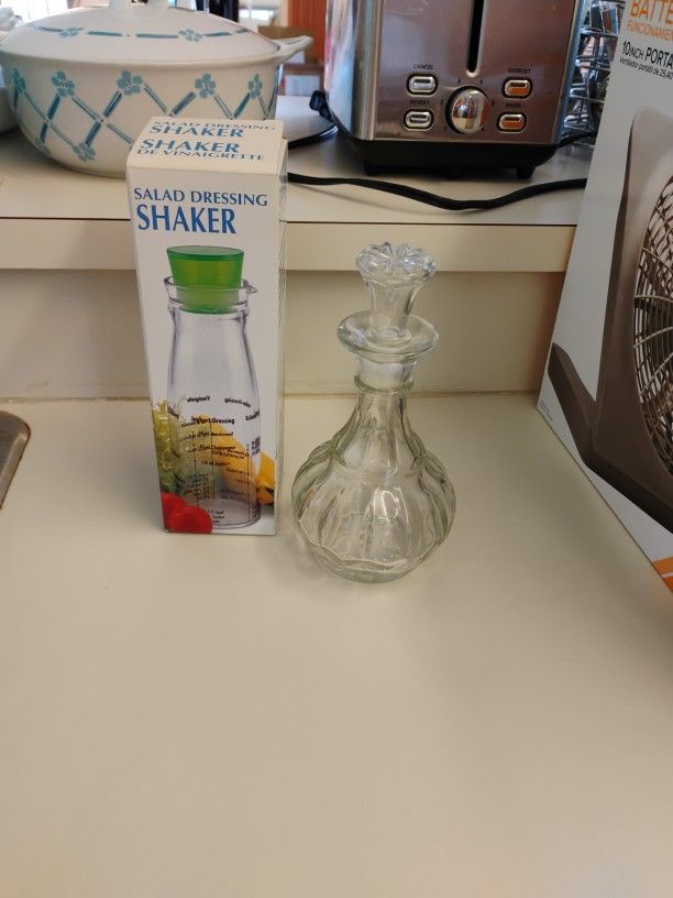 SALAD DRESSING HOLDERS