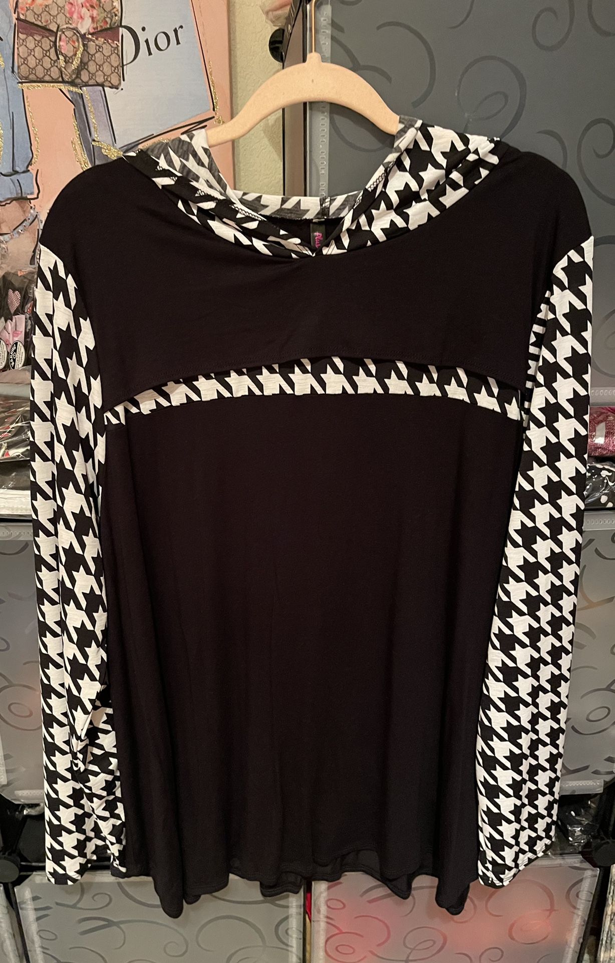 Plus Size Womens tunic thin black & white hoodie size 1X New
