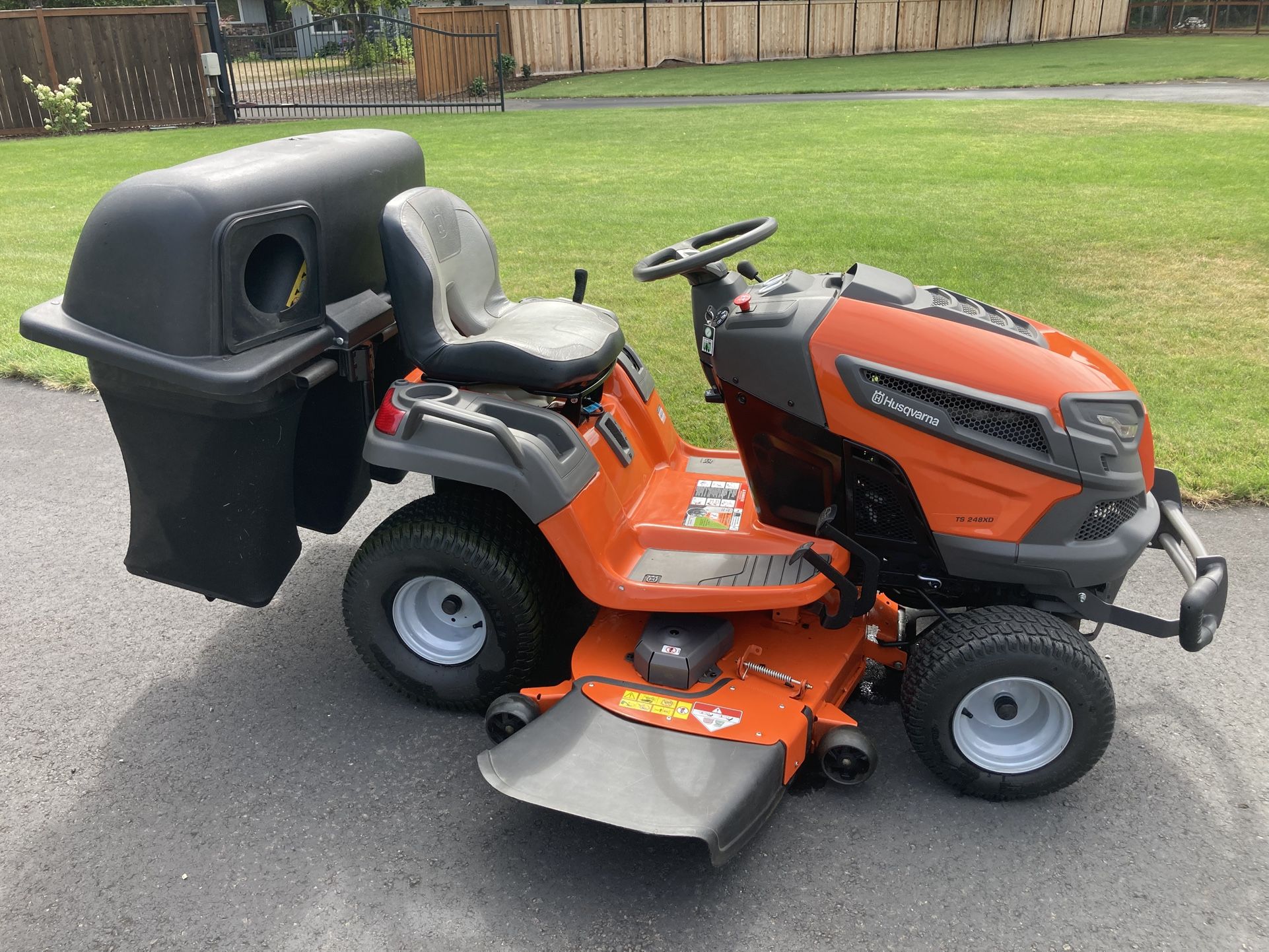 Husqvarna Riding Mower With Bagger