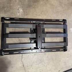 Swivel TV mount