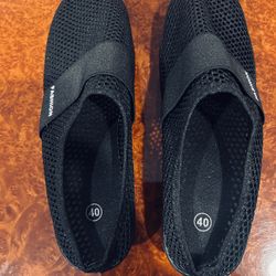 Brand New Women Shoes.  Size US 9 EU 40