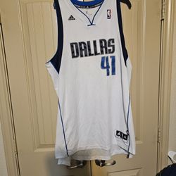 Vintage Dallas Mavericks Dirk Nowitzki Jersey 