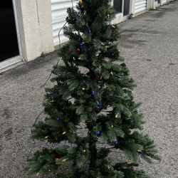5’ General Electric (GE) Just Cut pre-lit artificial Christmas Tree! Like new! 