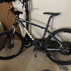 Giant Mountain Bike 28’ Smoke Grey With Blue Trim 