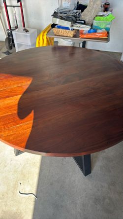 Modern Round Dining Table