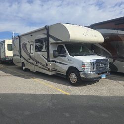 2016 Thor Chareau 29 G, 2 Slides, Low Miles.